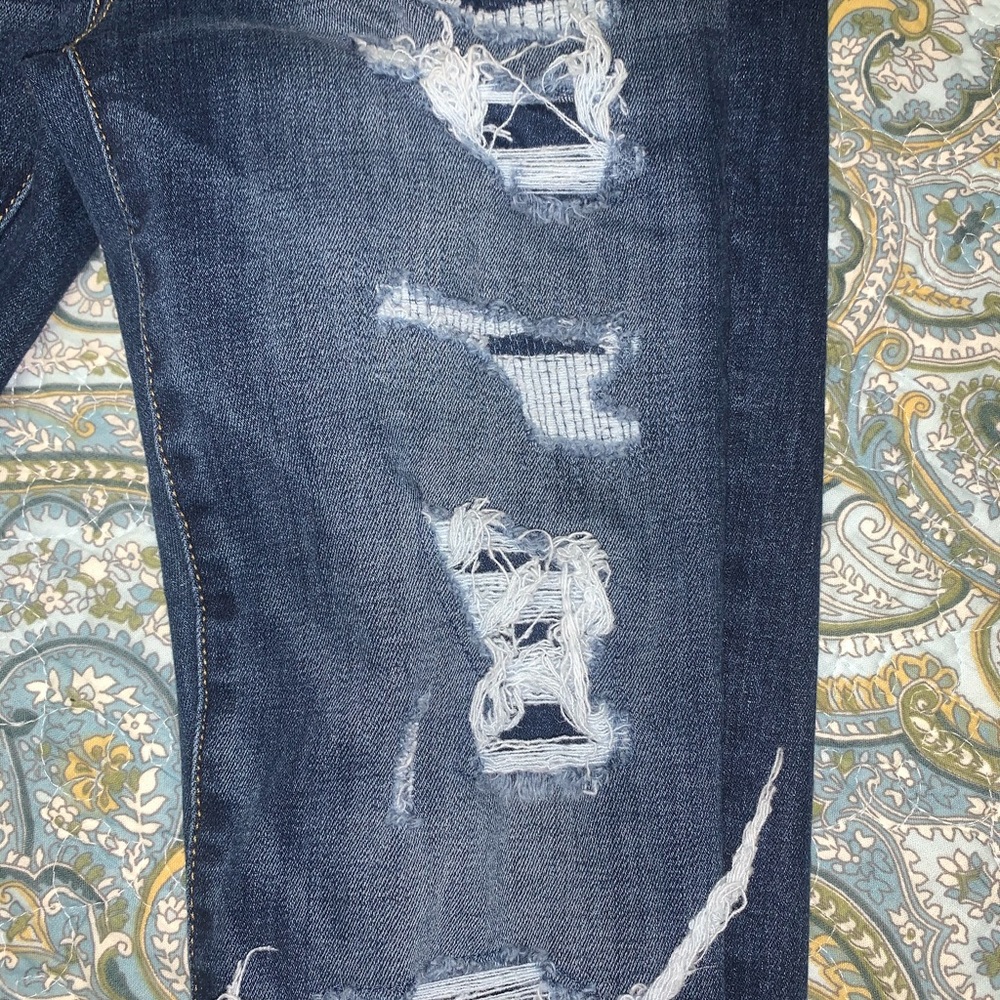 👖🌼 American Eagle Distressed Jeans Size 2